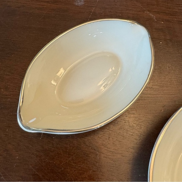 Lenox Olympia Lemon Shaped Ivory Color with Platinum Trim Trinket Dish - Picture 5 of 14